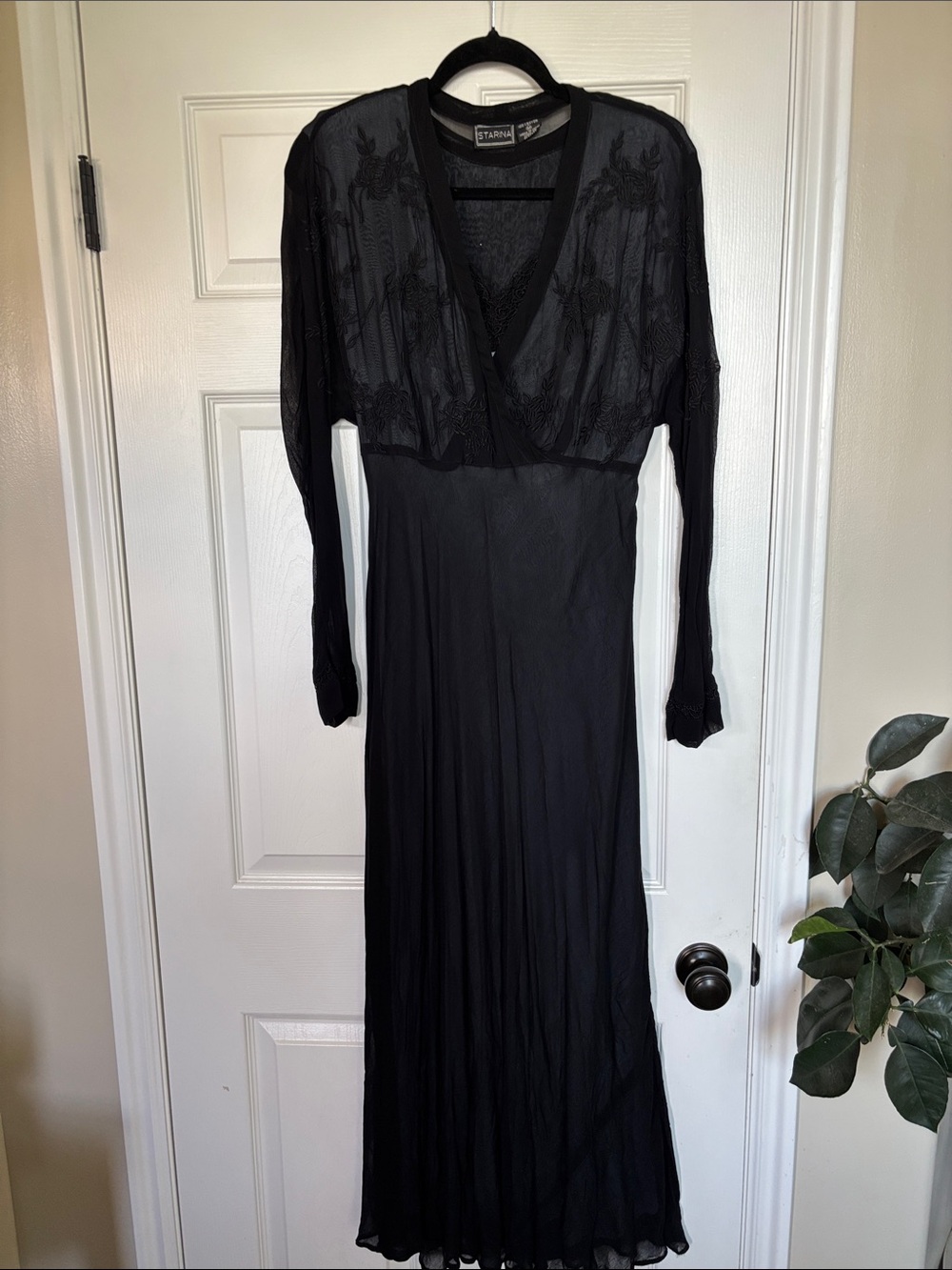 Staring Black Long-Sleeve V-Neck Maxi Dress